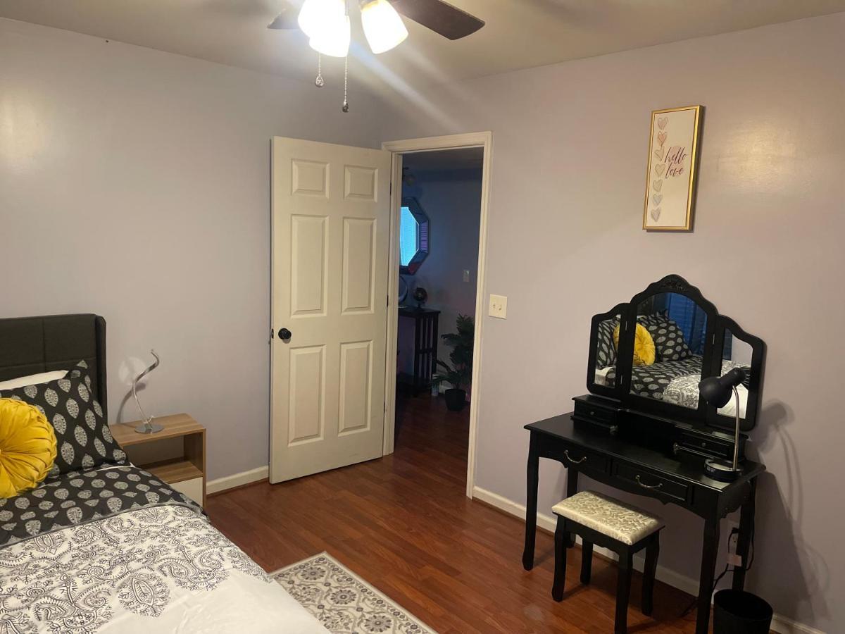 Apartamento Cute 2-Brm Walkout Apt With Pool Table And Theater Lexington Exterior foto
