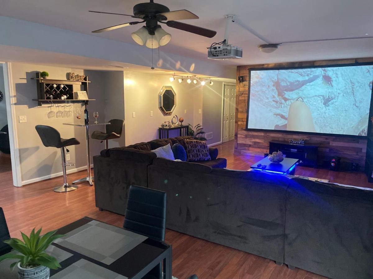 Apartamento Cute 2-Brm Walkout Apt With Pool Table And Theater Lexington Exterior foto