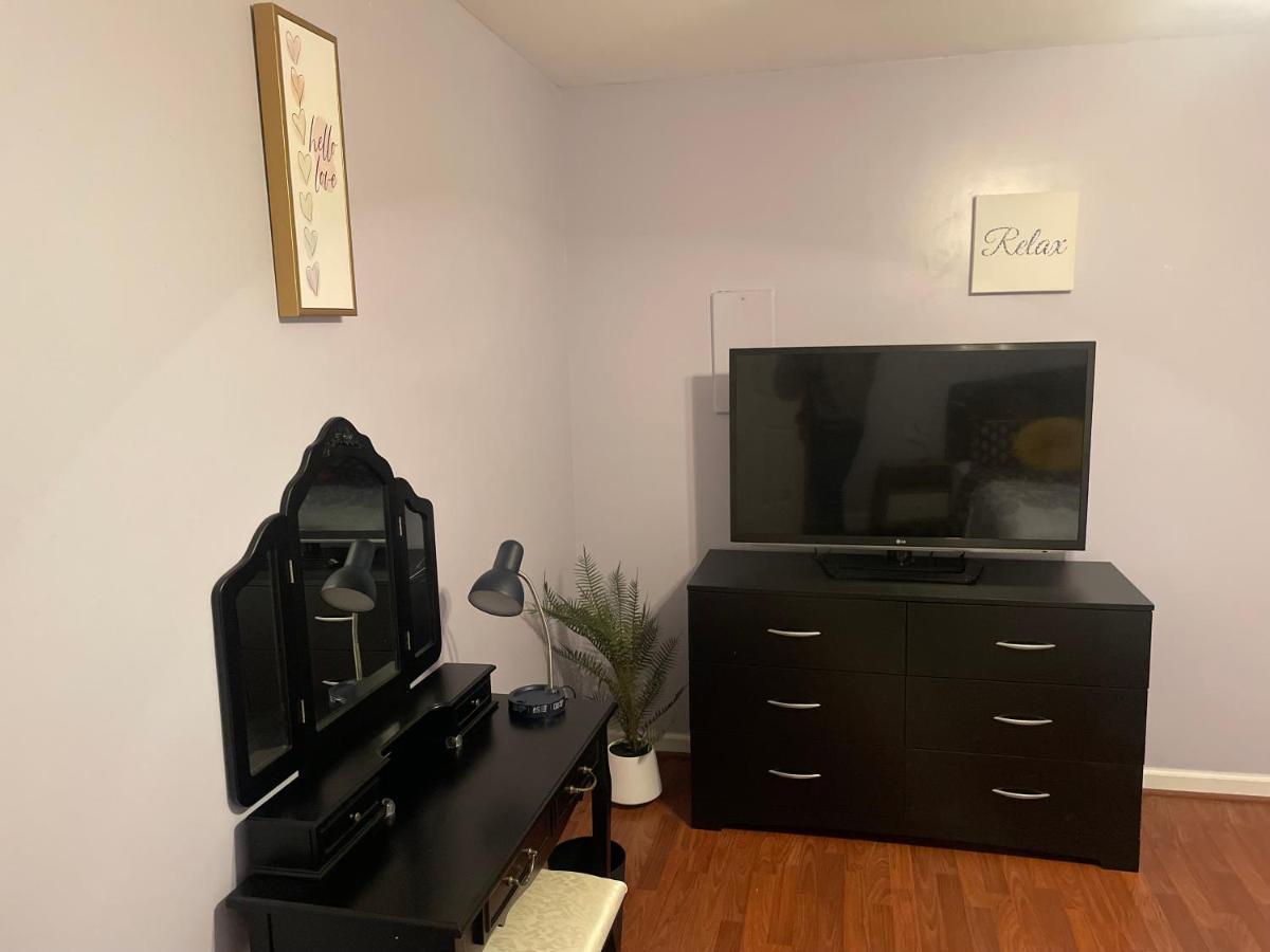 Apartamento Cute 2-Brm Walkout Apt With Pool Table And Theater Lexington Exterior foto