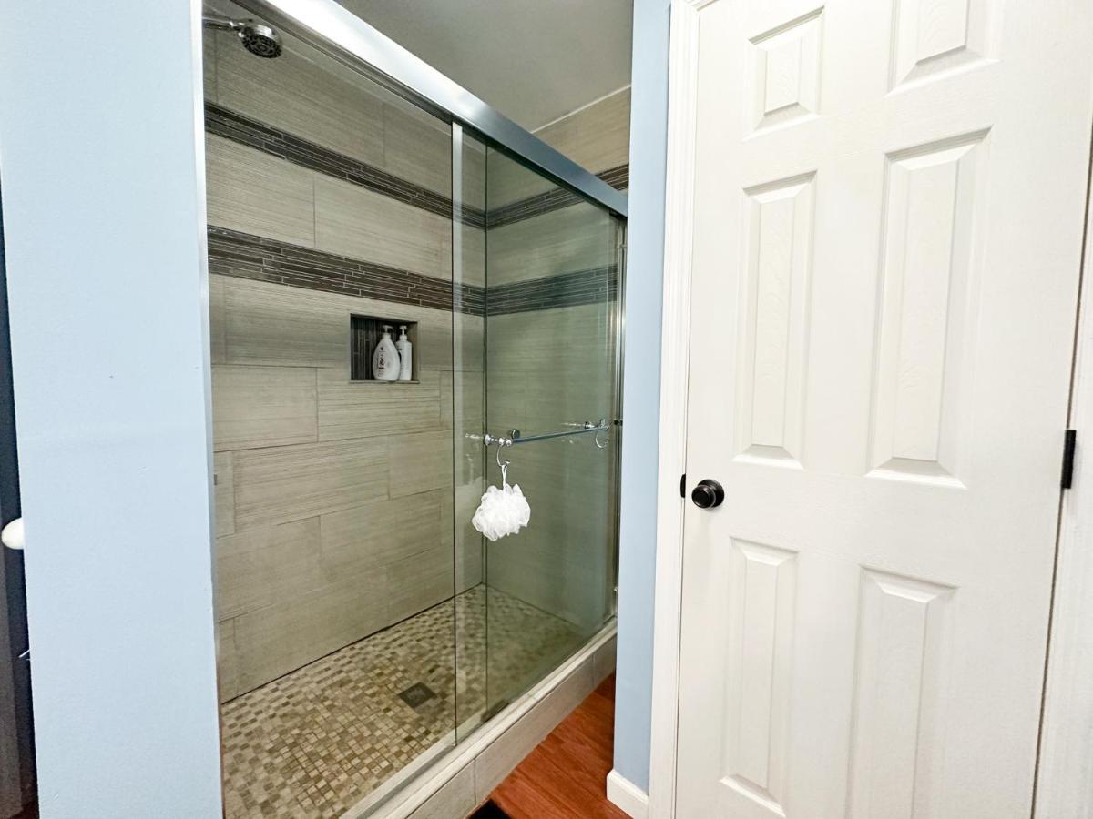 Apartamento Cute 2-Brm Walkout Apt With Pool Table And Theater Lexington Exterior foto